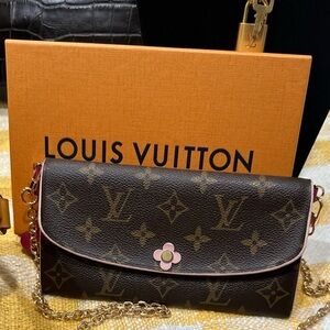 Louis Vuitton long wallet with chain and box beautiful